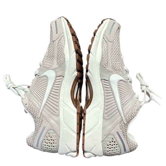 Nike Women’s Size 11.5 Zoom Vomero 5 Orewood BRN/SAIL Men’s 10 - Picture 2 of 9